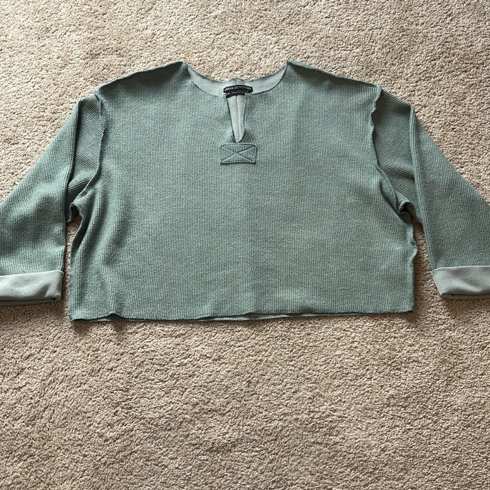 Teal cropped long sleeve top